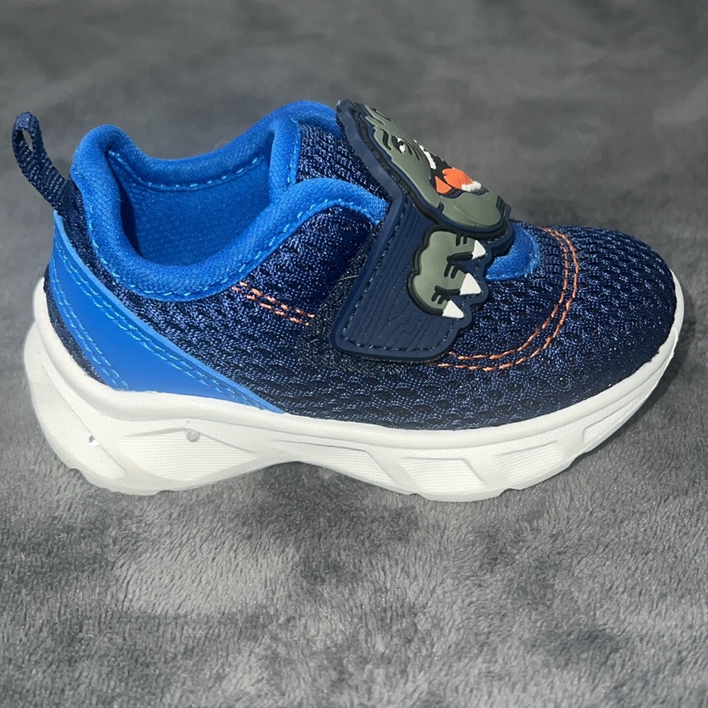 Sneakers - Picture 3 of 6